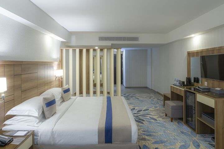 Room 19 of 73