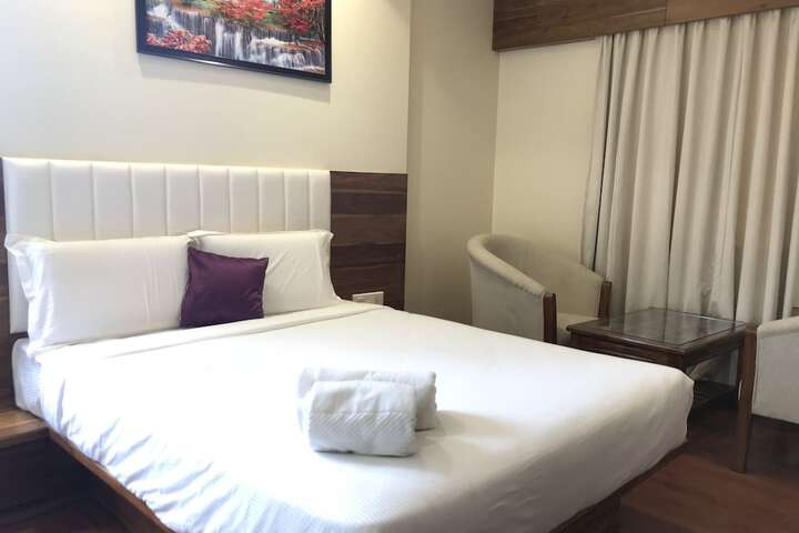 Room 3 of 86