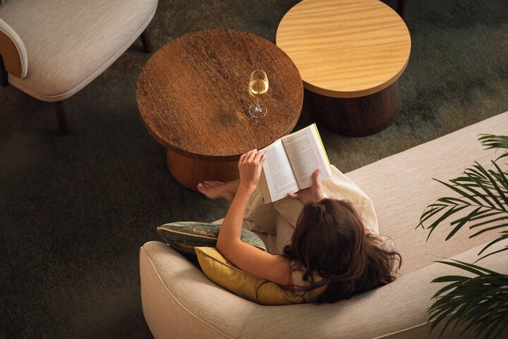 Lounge 184 of 220