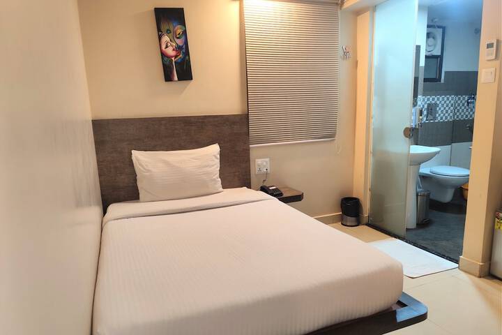 Room 17 of 52