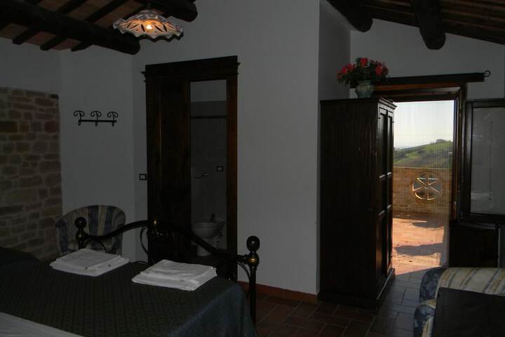Room 3 of 47