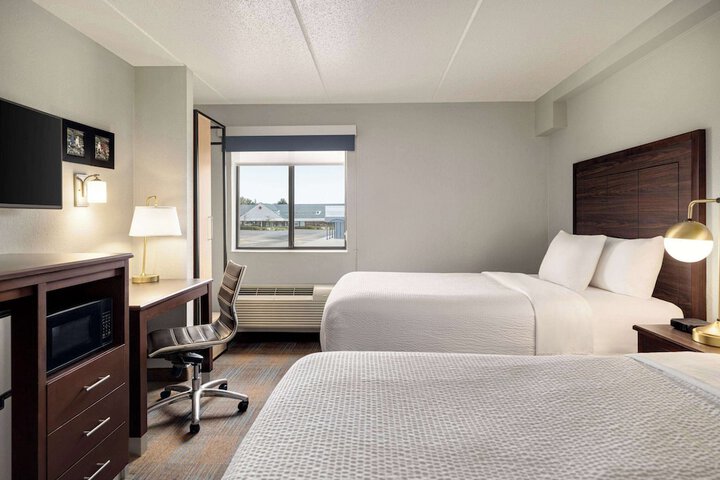 Double Accessible Queen Size Bed (1 of 7)
