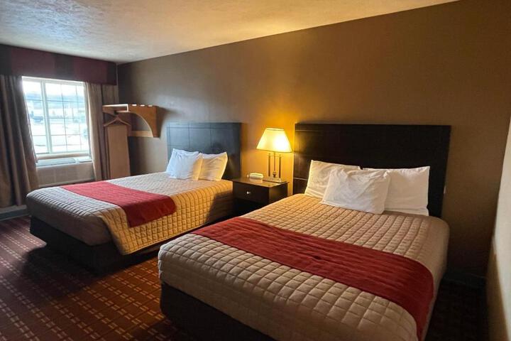 2 Queen Beds (5 of 8)