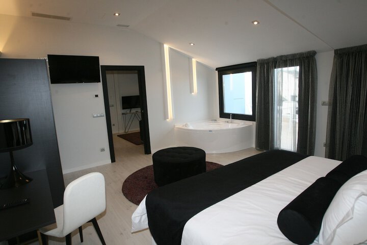 Room 11 of 35