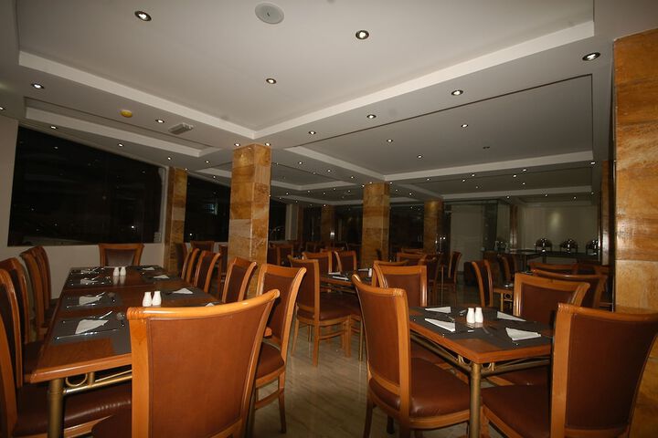Dining 51 of 78