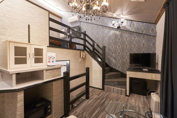 Room 18 of 28