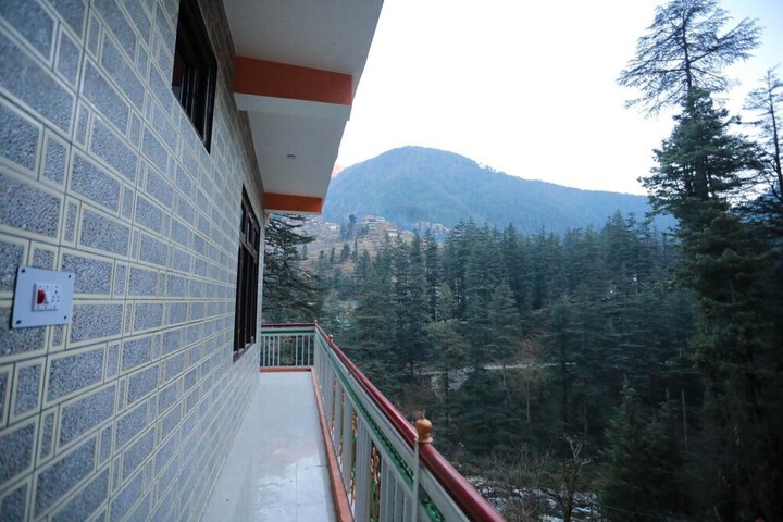 THE HIMALAYAN WILD RETREAT