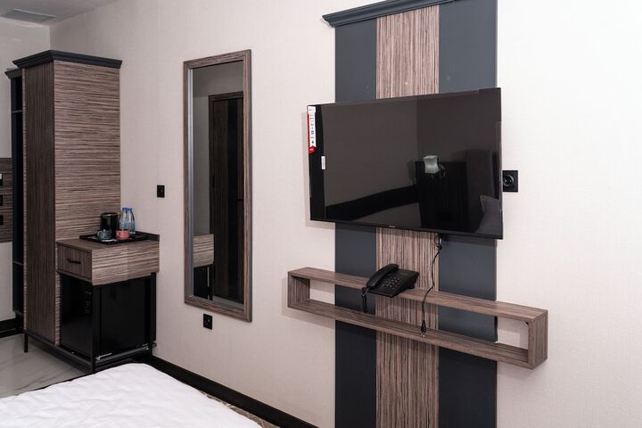 Room 10 of 50