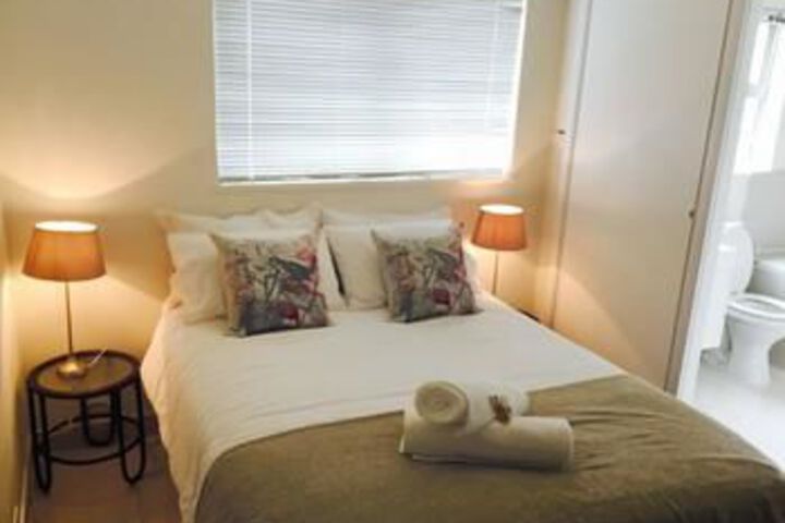 Room 5 of 12
