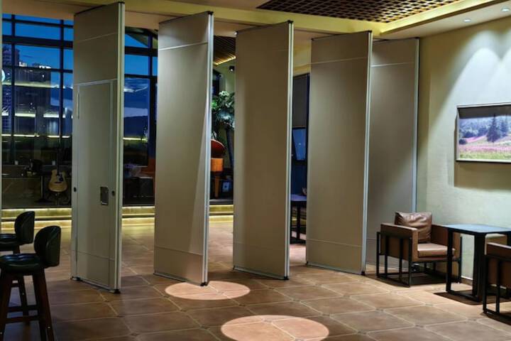 Hotel Interior 4 of 131