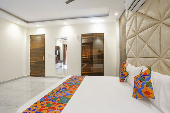 Room 10 of 24