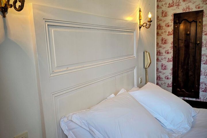 Room 34 of 89
