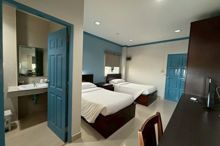 Room 11 of 34