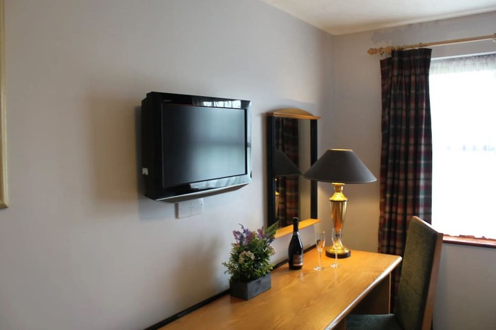 Room 6 of 38