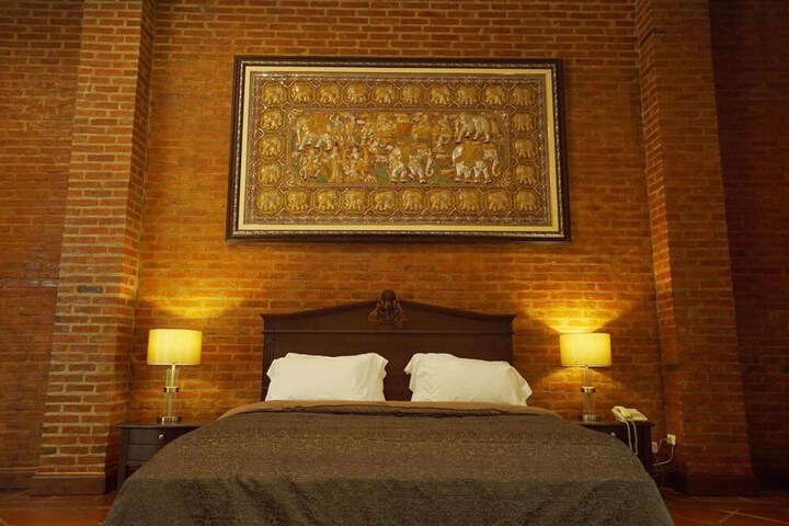 Room 13 of 72