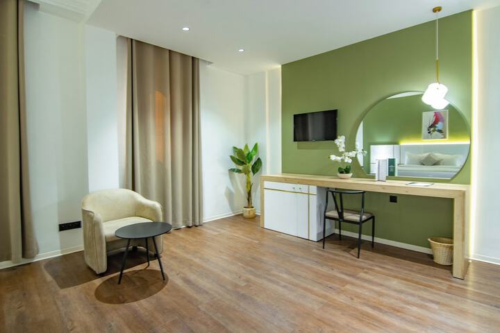 Room 13 of 48