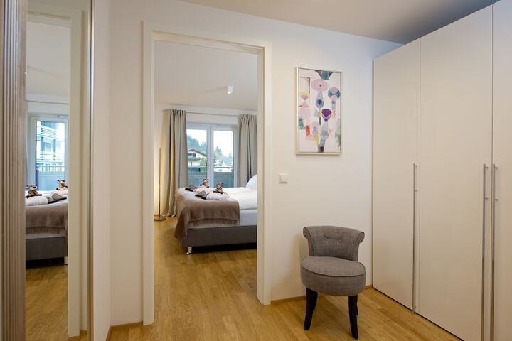 Room 6 of 16