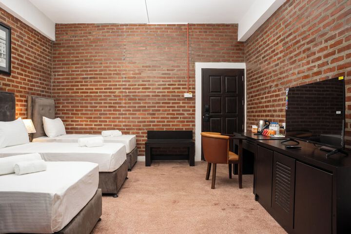 Room 12 of 40