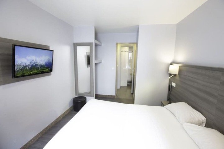 Room 4 of 15