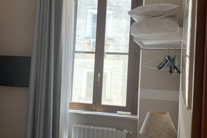 Room 9 of 39