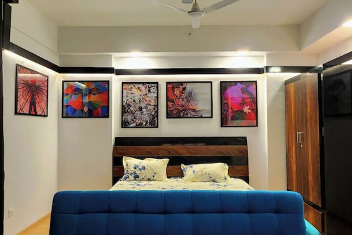 Room 5 of 6