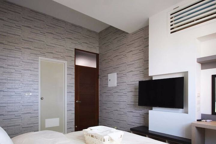 Room 12 of 18