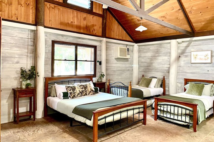 Room 4 of 114