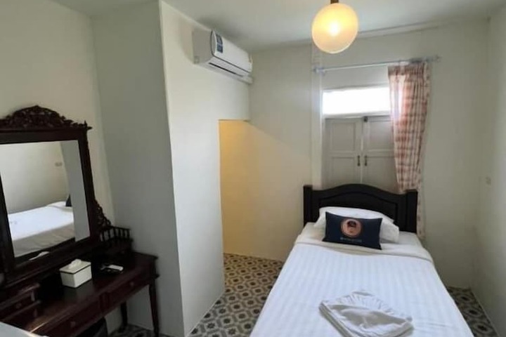Room 2 of 41