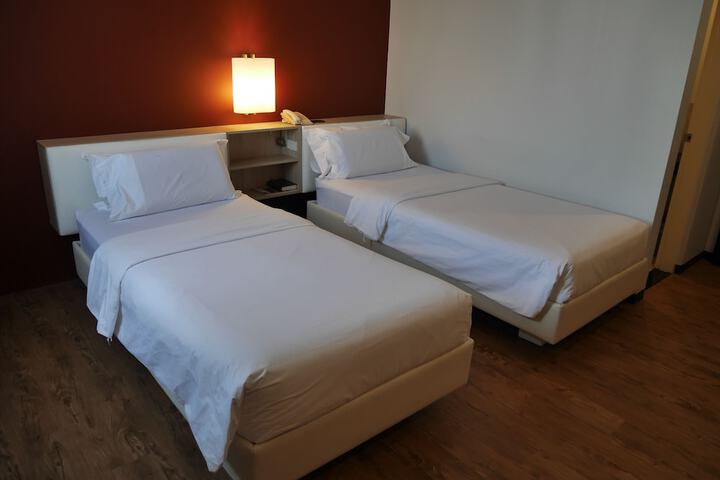 Room 25 of 94