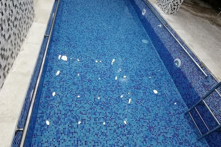 Pool 33 of 44