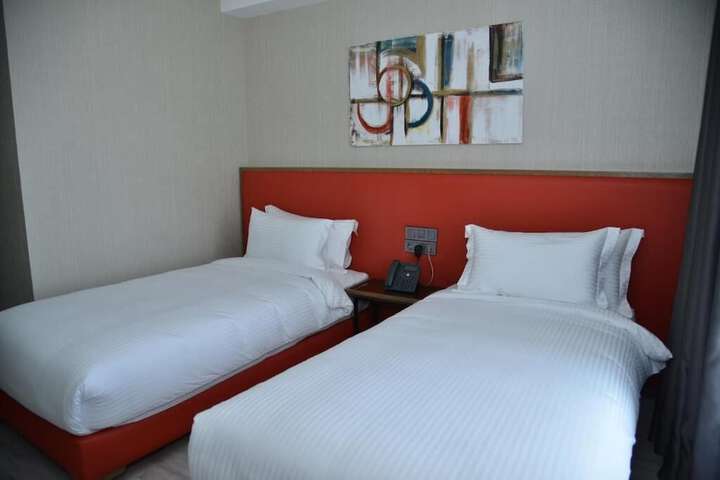 Room 7 of 18