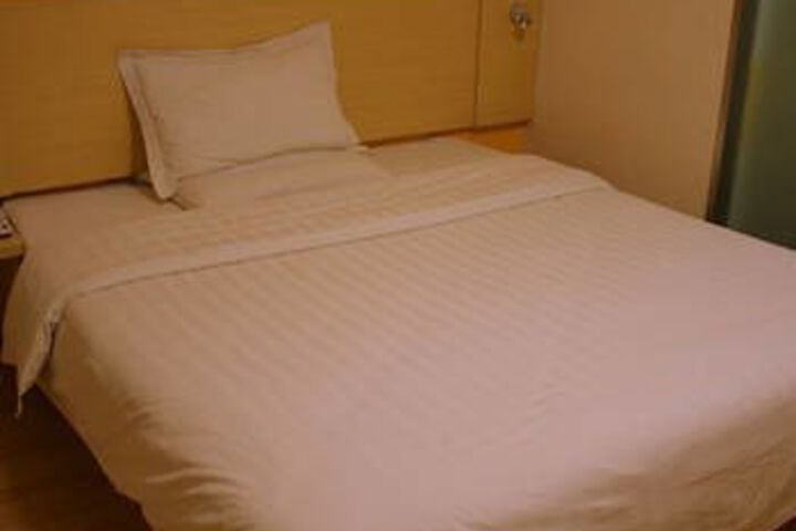 Room 3 of 8