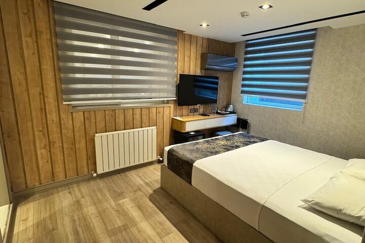 Room 14 of 36