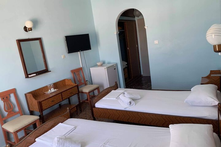 Room 6 of 90