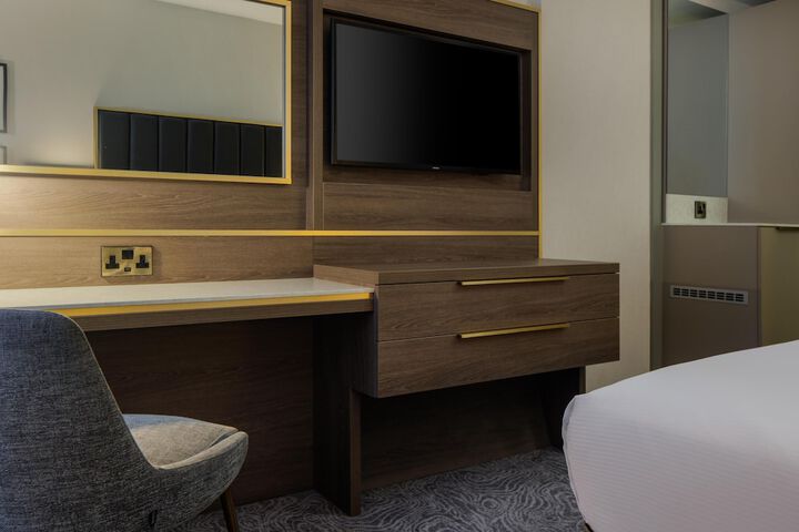 Room 37 of 157