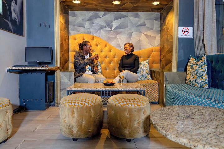 Lounge 278 of 370
