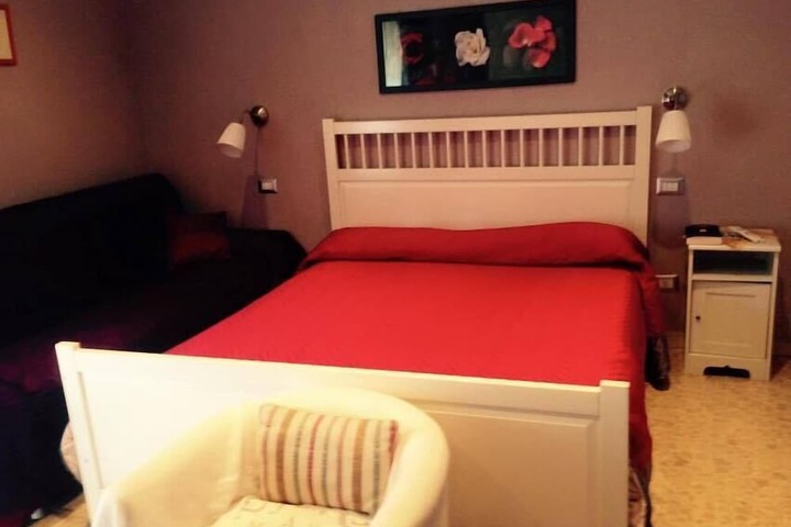 Room 9 of 10