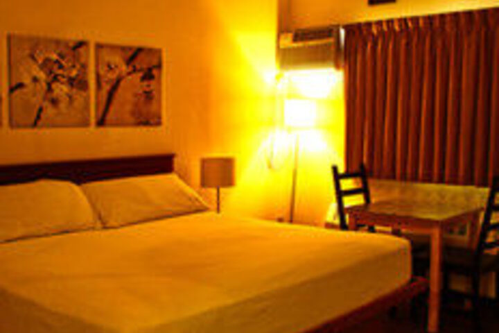 Room 7 of 12