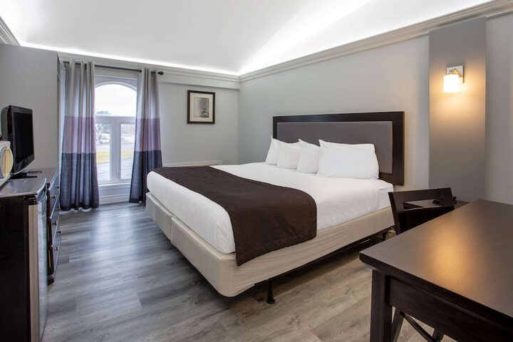 Room 10 of 44