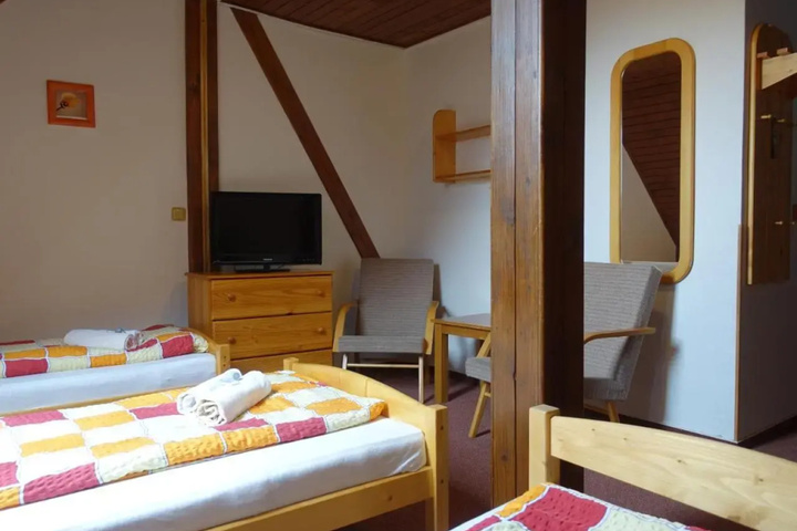 Room 4 of 14