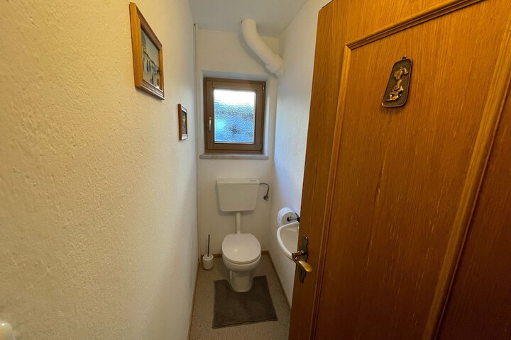 Room 9 of 17