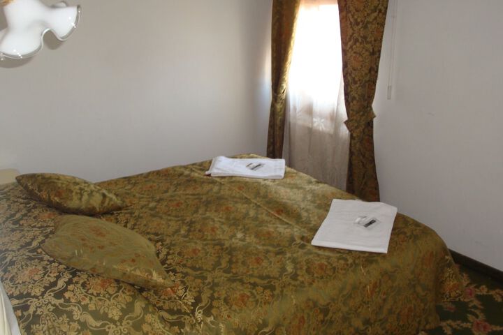 Room 27 of 50