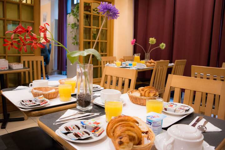 Breakfast/Coffee Service 28 of 40