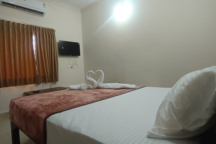 Room 7 of 16