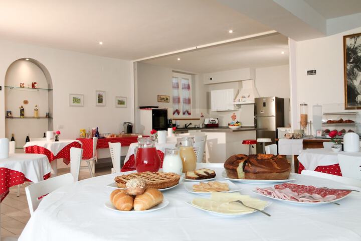 Breakfast/Coffee Service 41 of 47