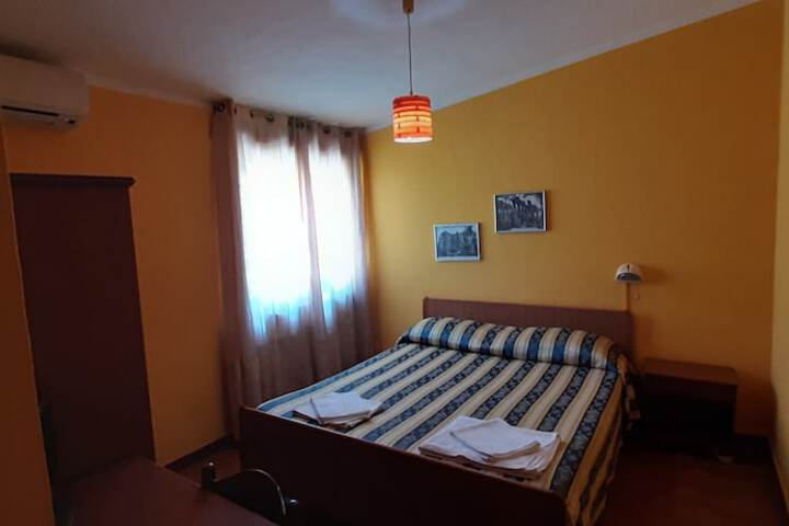 Room 12 of 16