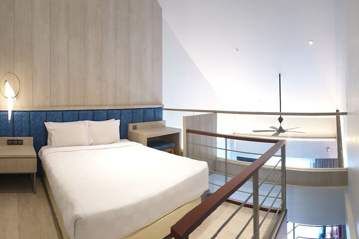 Room 6 of 18