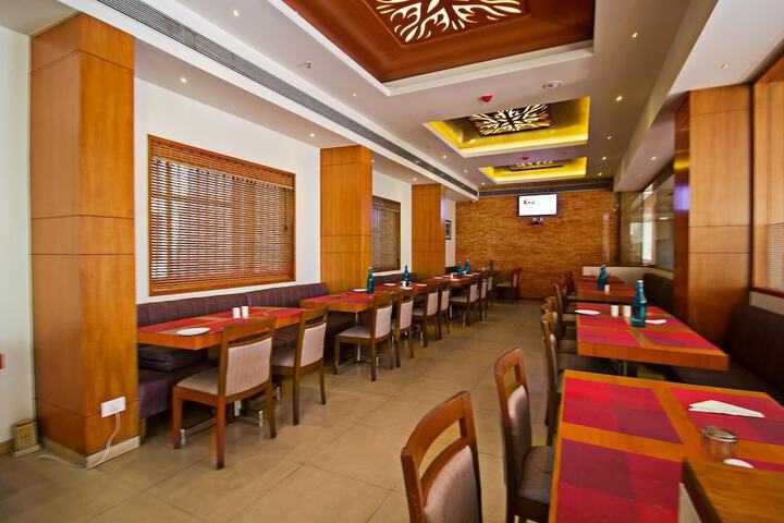 Dining 7 of 14