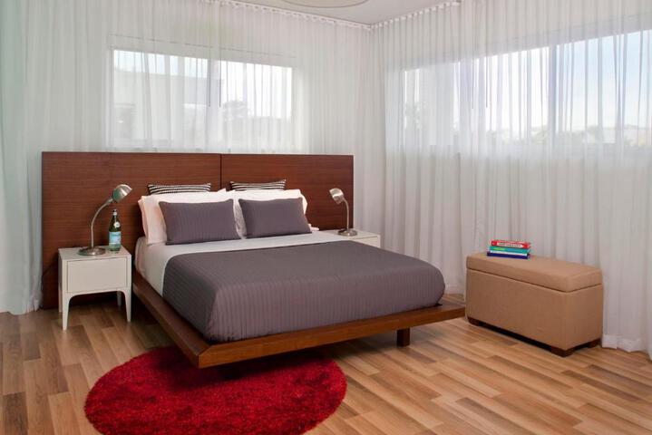 Design Studio Queen Bed Kitchenette (12 of 20)