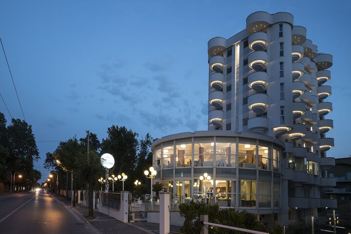 Hotel 74 of 79